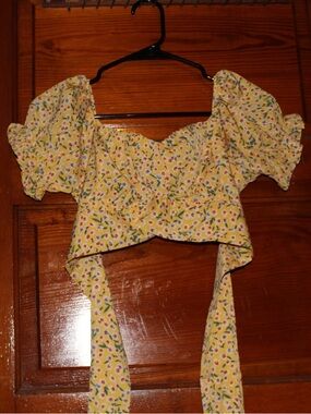 SHEIN Yellow Floral Puff Sleeve Tie-Back Crop Top